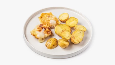 Изображение товара Биточки из курицы со сыром и запеченным картофелем 180 г