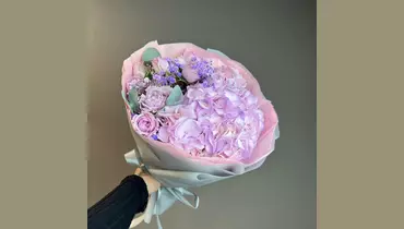 Букет с&nbsp;гортензией FMART by flowwow