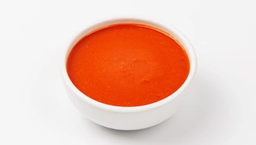 Томатный суп с печеными овощами и ароматными травами