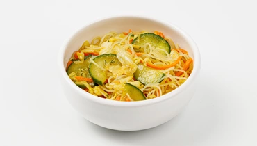Салат из фунчозы с овощами (по-корейски)