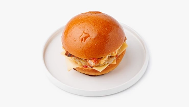 Бургер с куриной котлетой, беконом и яйцом