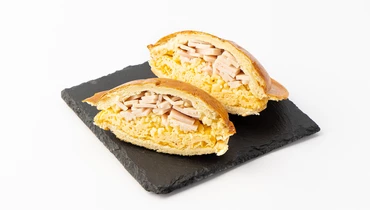 Булочка с ветчиной и сыром, кафе