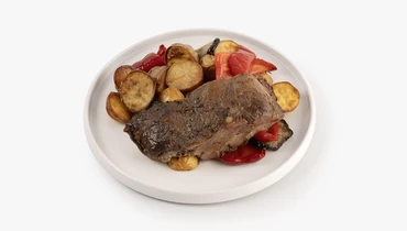 Изображение товара Баранина с овощами и брусничным соусом - запеченное мясное блюдо