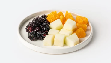 Изображение товара Фруктовый микс из дыни апельсина и ежевики 240 г свежие нарезки натуральный вкус