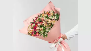 Букет из&nbsp;35 альстромерий нежный микс в&nbsp;оформлении
