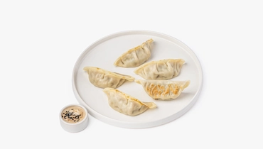 Гедза с&nbsp;креветкой и&nbsp;"крабовыми" палочками с&nbsp;овощами