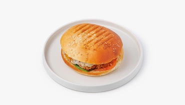 Изображение товара Бургер с куриным шницелем и соусом цезарь в мягкой булочке