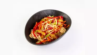 Вок удон с&nbsp;овощами в&nbsp;перечном соусе