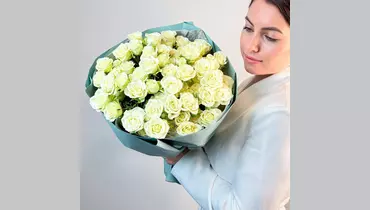 Монобукет из&nbsp;15 штук кустовой розы "Чистота и&nbsp;нежность" FMART by flowwow