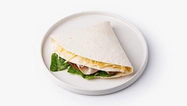 Тортилья с мортаделлой, сыром и песто, кафе