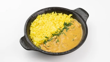 Изображение товара Курица карри с желтым рисом и кокосовым соусом 315 рублей