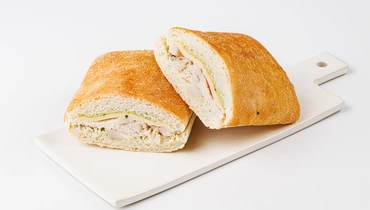 На гриле: Чиабатта с куриным филе и соусом "Песто"