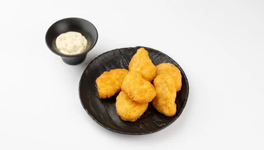 Изображение товара Куриные наггетсы с соусом блю чиз 275 рублей