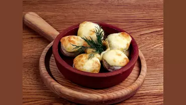 Жареные грибы с&nbsp;сулугуни