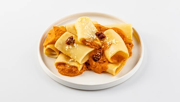 Паста "Паккери Фьордимонте" с помидорами и базиликом