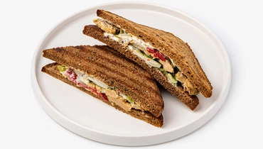 Сэндвич с&nbsp;растительным "мясом" и&nbsp;овощами