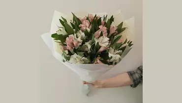 Изображение товара Элегантный монобукет из бело-розовых альстромерий FMART