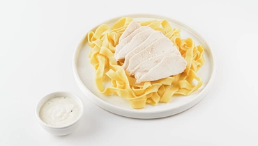 Паста с курицей в соусе альфредо