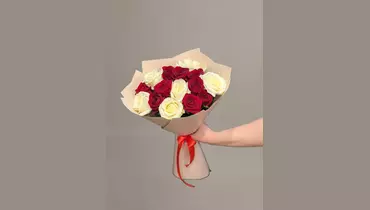 Изображение товара Букет из 15 роз красных и белых FMART by flowwow - свежие цветы