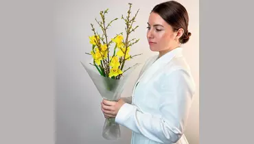 Авторский букет из&nbsp;форзиции и&nbsp;нарциссов "Луч солнца" FMART by flowwow