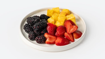 Изображение товара Фруктовый микс клубника ананас ежевика 210 г свежий натуральный перекус