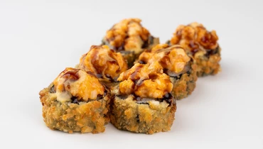 Изображение товара Темпура-ролл с шапочкой из креветки и соусами японская кухня