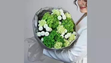 Авторский букет из&nbsp;гортензий и&nbsp;хризантемы "Изумрудная роса" FMART by flowwow