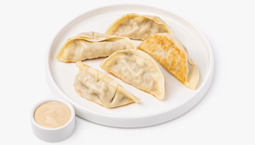 Гедза с&nbsp;креветкой и&nbsp;"крабовыми" палочками с&nbsp;овощами