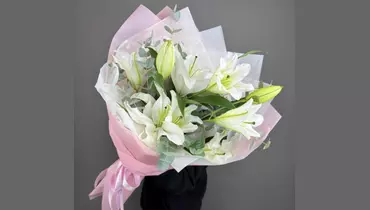 Букет лилия с&nbsp;эвкалиптом FMART by flowwow