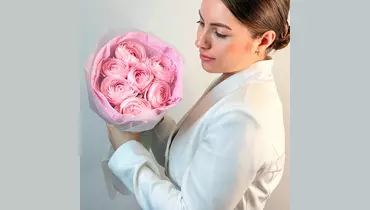 Монобукет из&nbsp;7 ранункулюсов "Искры счастья" FMART by flowwow