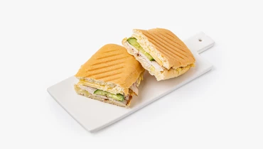 Панетта с&nbsp;запеченной индейкой, сыром Гауда и&nbsp;горчичным соусом, кафе