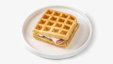 Вафля-сэндвич с мортаделлой и медово-горчичным соусом