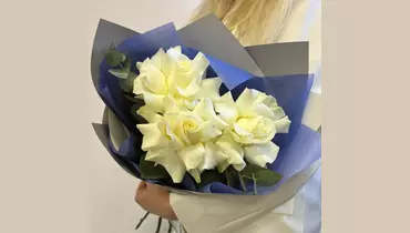 Изображение товара Белая французская роза с эвкалиптом FMART букет 1000 г