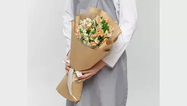 Букет из&nbsp;9 альстромерий нежный микс в&nbsp;оформлении