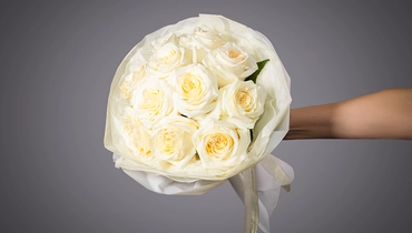 Монобукет 11 пионовидных Роз Candlelight в&nbsp;упаковке с&nbsp;тишью 2