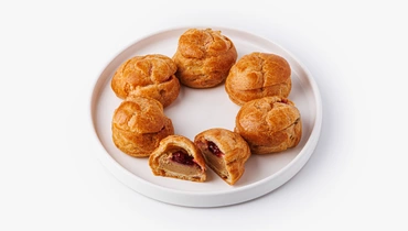 Изображение товара Профитроли с паштетом из куриной печени и брусничным соусом