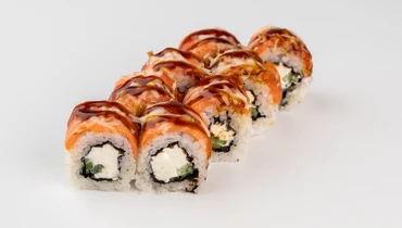 Изображение товара Запеченный ролл Лосось с пармезаном - свежий японский ролл с сыром и лососем
