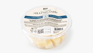 Сыр твёрдый "Пармезан" кубики 6 мес. 100 г