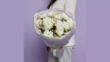 Изображение товара Кустовые хризантемы и ромашки белого цвета, букет для свидания