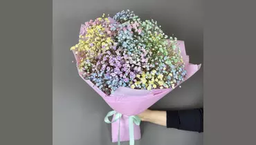 Букет радужной гипсофилы в&nbsp;розовой упаковке FMART by flowwow