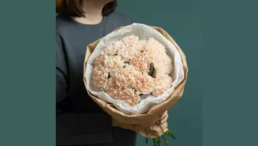 Заварное пирожное. Букет кремовые гвоздики в&nbsp;крафте FMART by flowwow