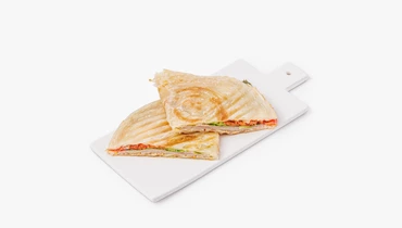 Сэндвич в&nbsp;лепешке Ротти с&nbsp;ветчиной, сыром и&nbsp;свежими томатами, кафе