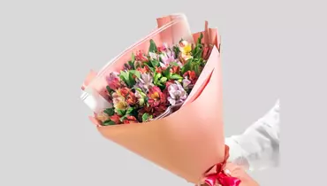 Букет из&nbsp;15 альстромерий в&nbsp;оформлении