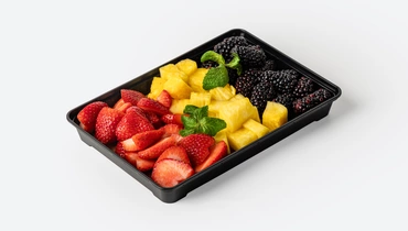 Изображение товара Фруктовая тарелка из клубники, ананаса и ежевики для праздника