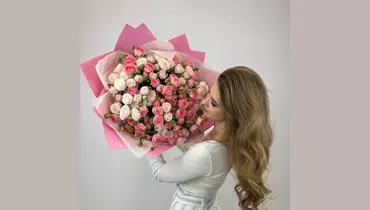 Букет пионовидных роз «Моей Королеве»