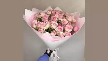 Изображение товара Букет кустовых роз Динара 15 шт. в упаковке красивый подарок