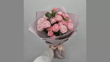 Яркий букет из&nbsp;пионовидной кустовой розы "Сладость" FMART by flowwow