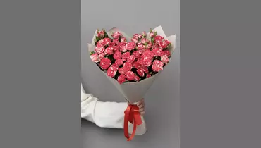 Монобукет из&nbsp;кустовой розы "Цветочная мелодия" FMART by flowwow