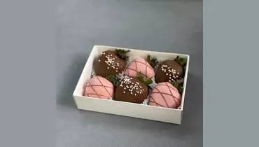 Клубника в&nbsp;белом и&nbsp;молочном бельгийском шоколаде FMART by flowwow