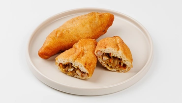 Пирожки жареные с капустой и грудинкой, 2 шт